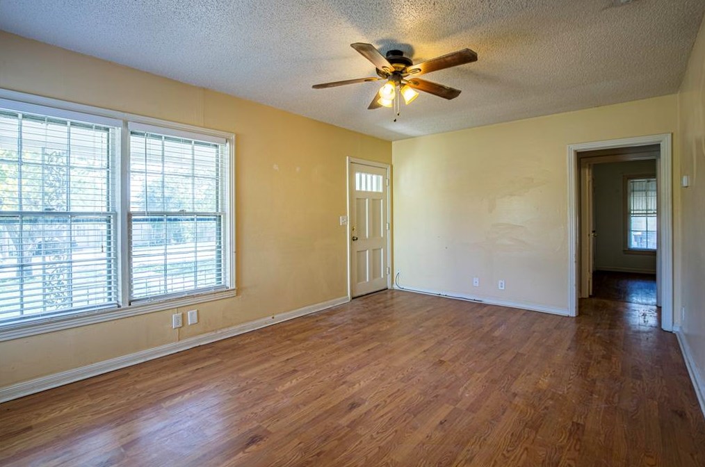 3732 Marks Pl, Fort Worth, TX 76116