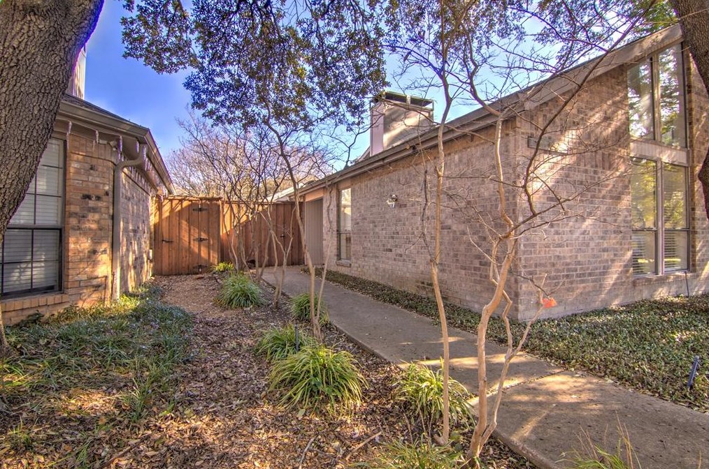 14822 Sopras Cir, Addison, TX 75001