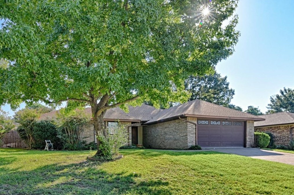 1306 Brookfield Ln, Midlothian, TX 76063