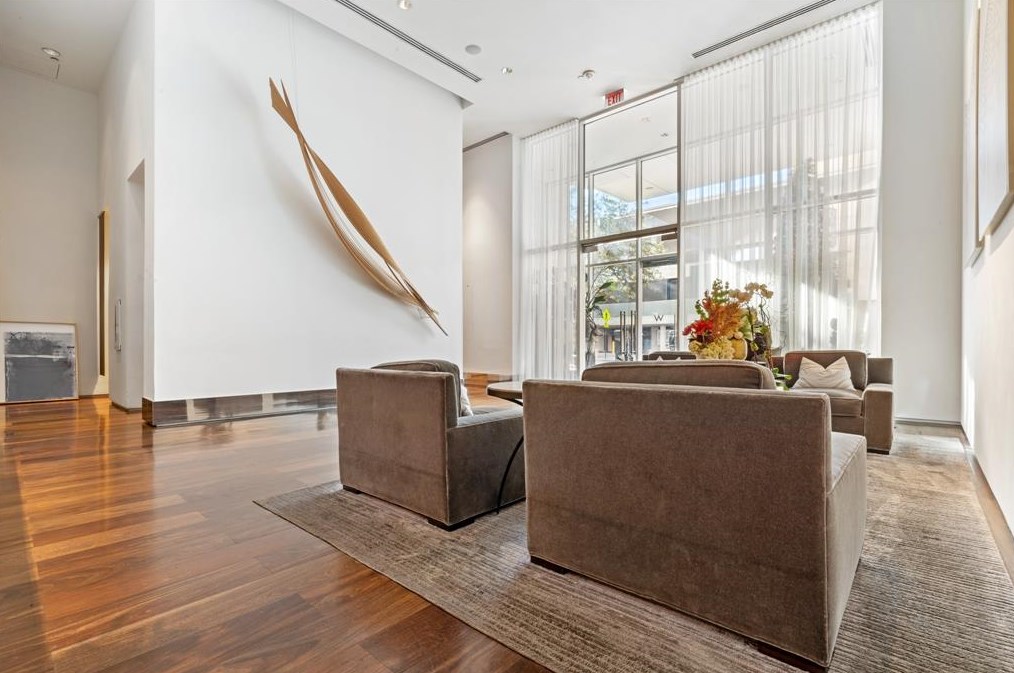 2430 Victory Park Ln Apt 2701, Dallas, TX 75219