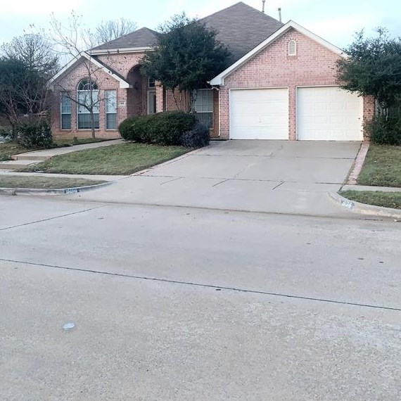804 Devon Dr, Euless, TX 76039