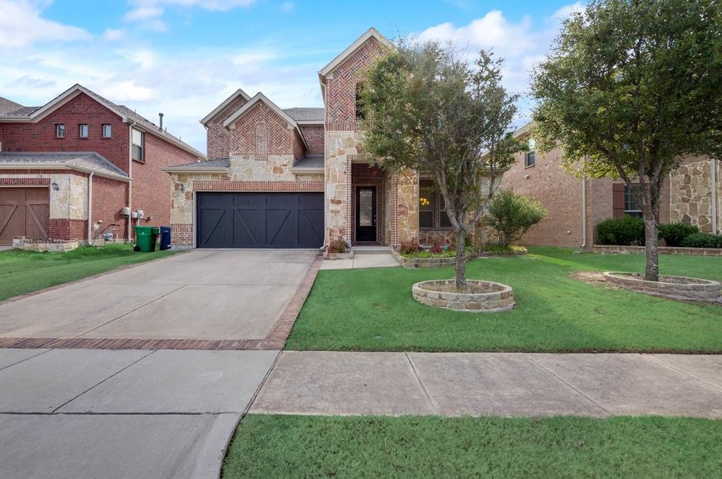 1221 Sioux St, Carrollton TX  75010-3314 exterior