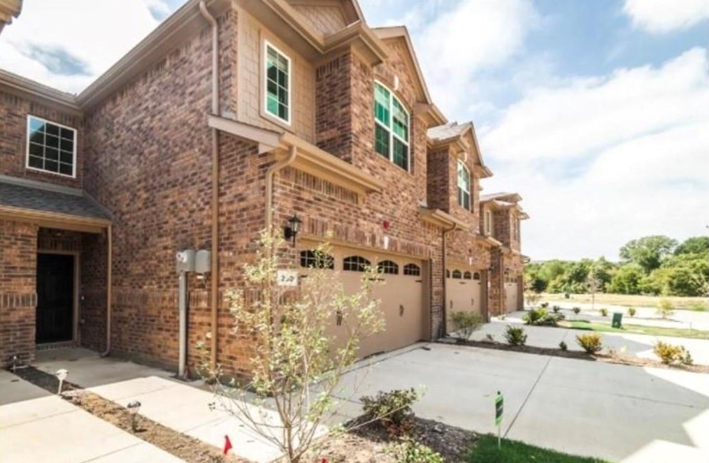 250 Barrington Ln, Lewisville, TX 75067