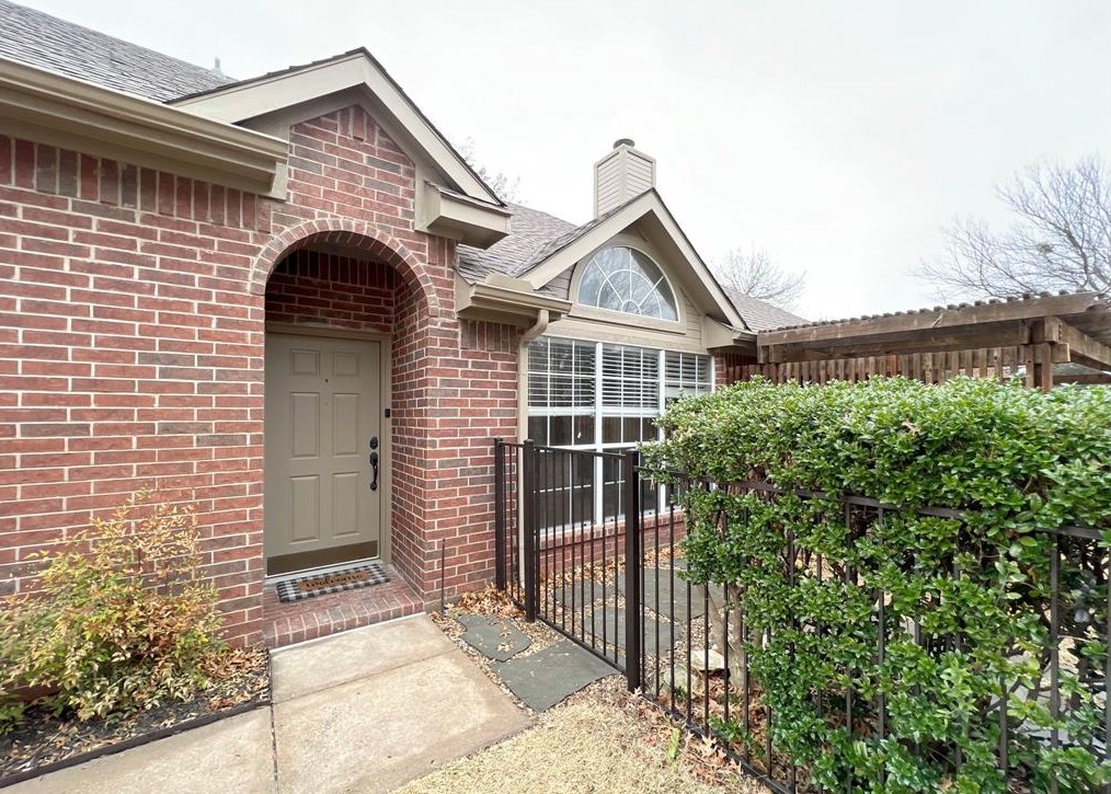 3812 Seminole Ct, Carrollton, TX 75007
