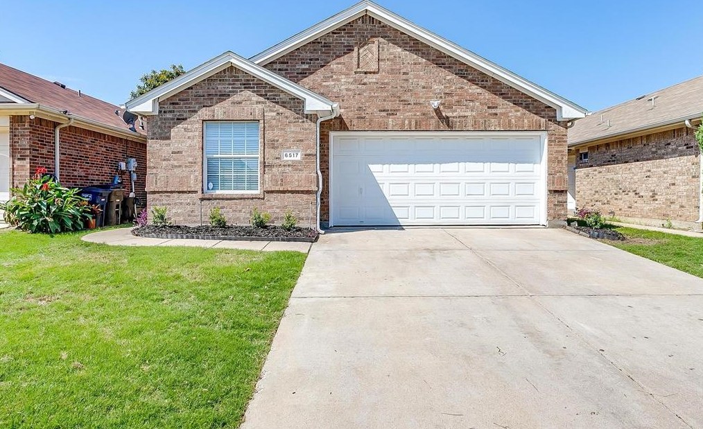 6517 Regina Dr, Fort Worth, TX 76131