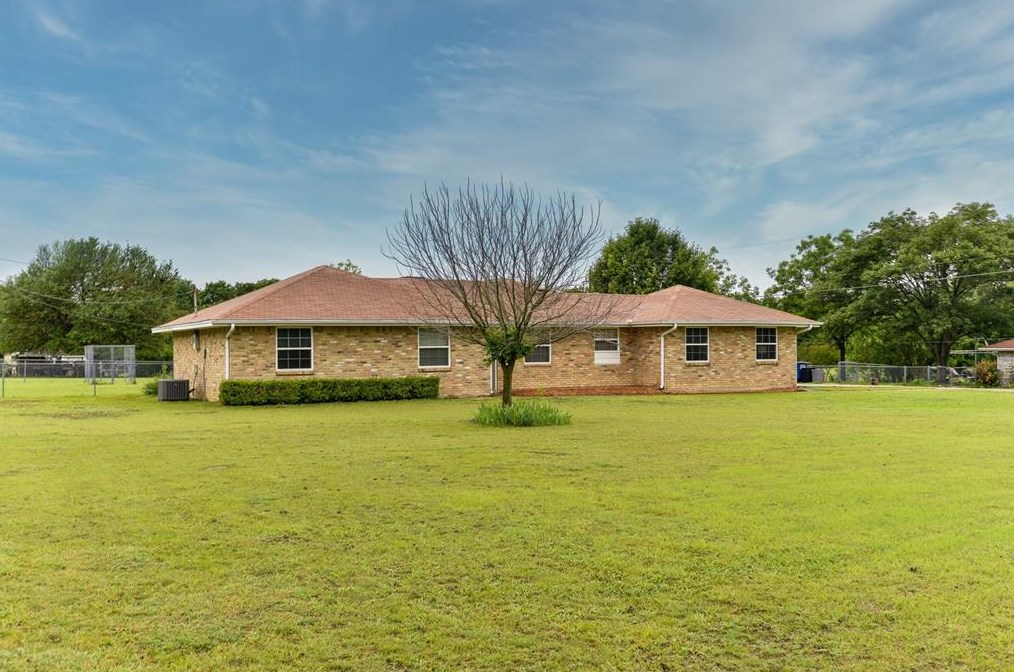 601 Georgetown Rd, Oak Leaf, TX 75154