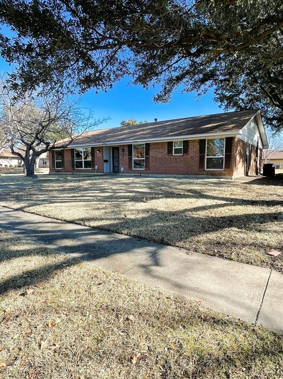 2982 Marsann Ln, Dallas, TX 75234