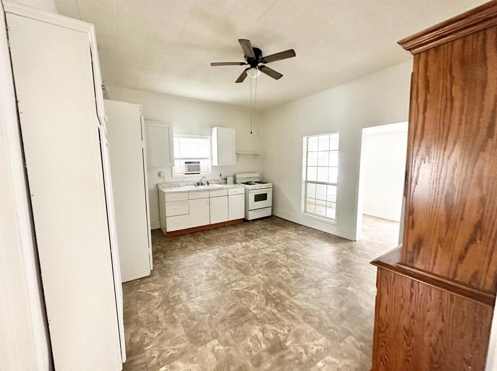 510 W Heard St, Cleburne, TX 76033