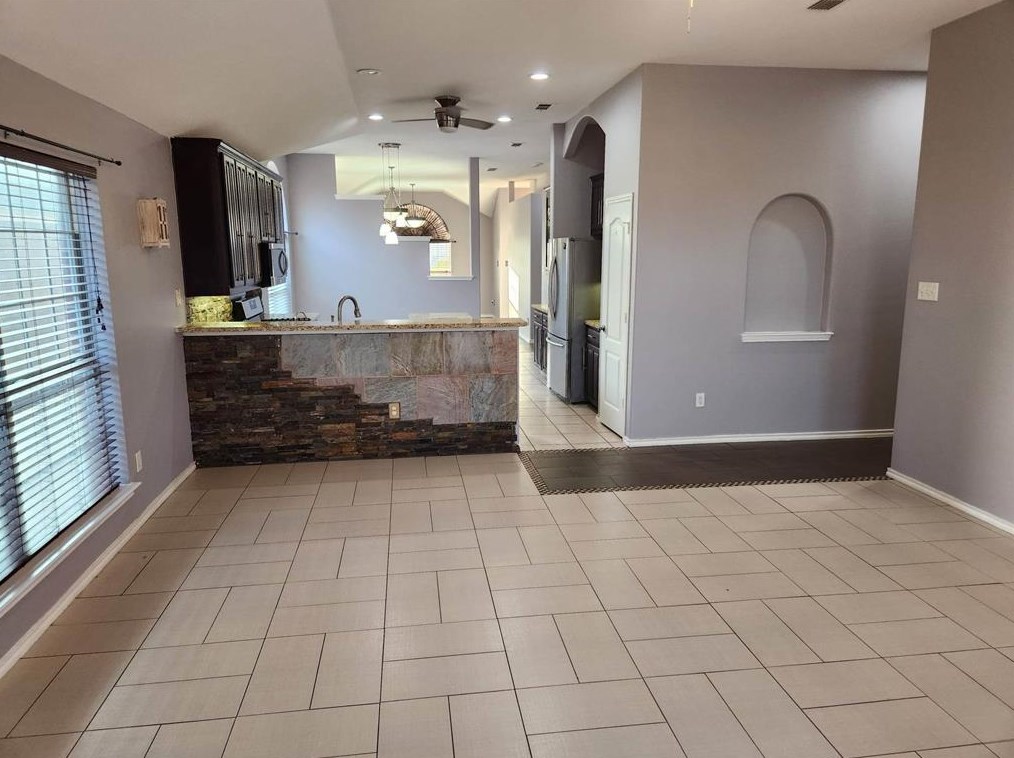 2504 Rushing Springs Dr, Fort Worth, TX 76118