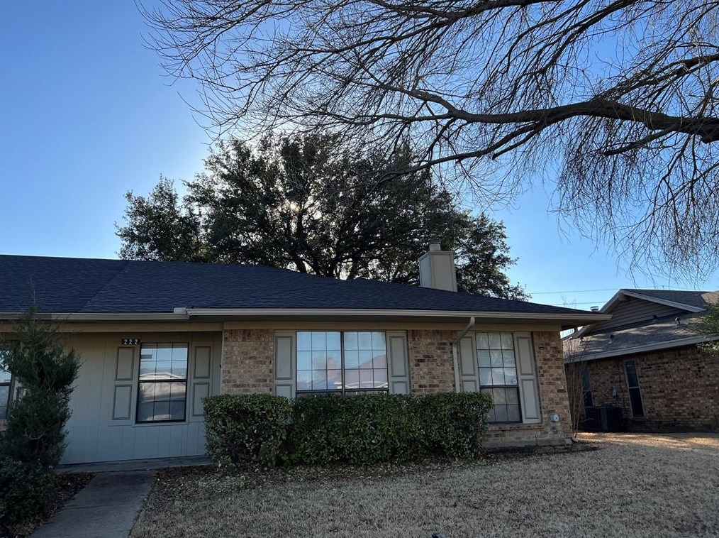 222 W Amberway Ln, Garland, TX 75040