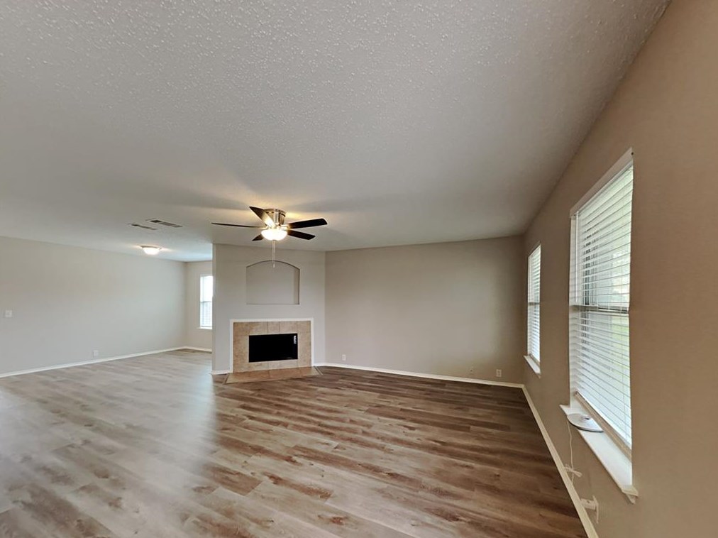 604 Lakeview Dr, Oak Leaf, TX 75154