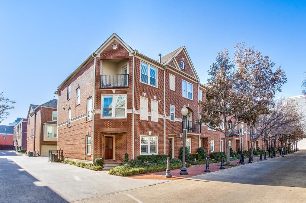 2452 Worthington St, Dallas, TX 75204-2503