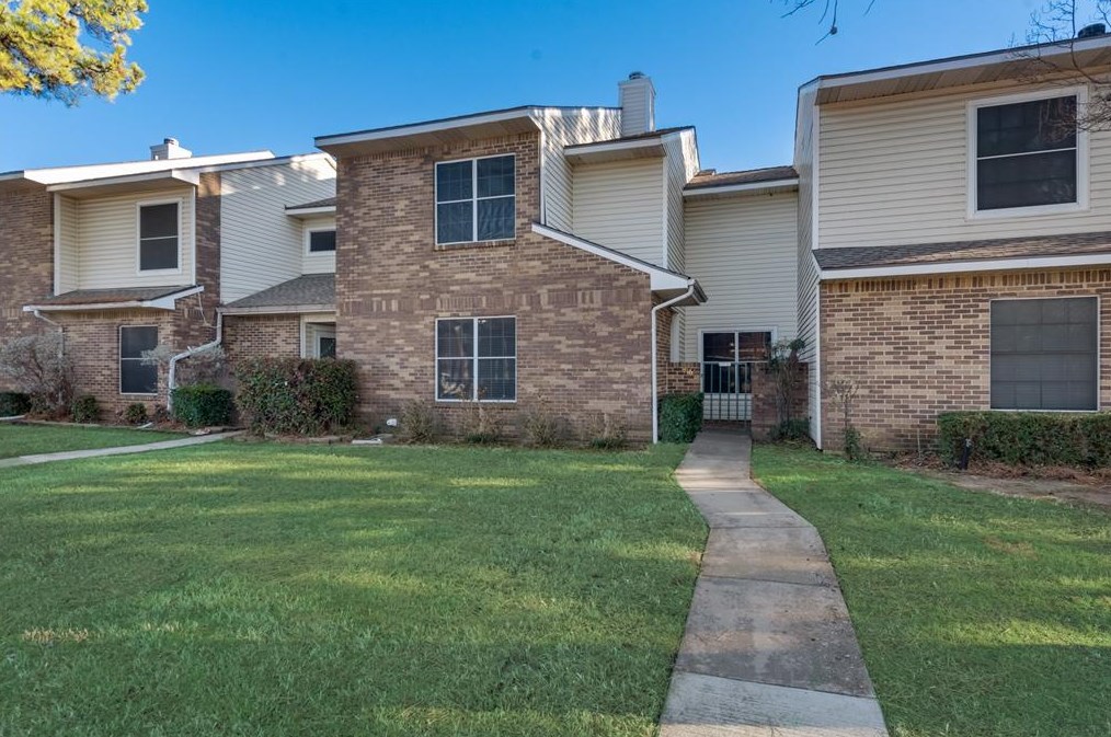 716 Woodbend Dr, Lewisville, TX 75067