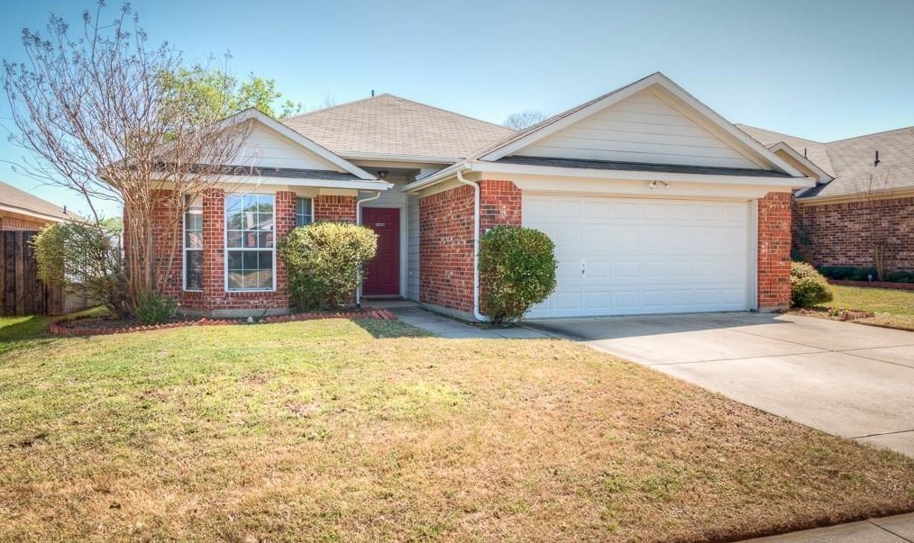 2013 Castleview Dr, Fort Worth, TX 76120