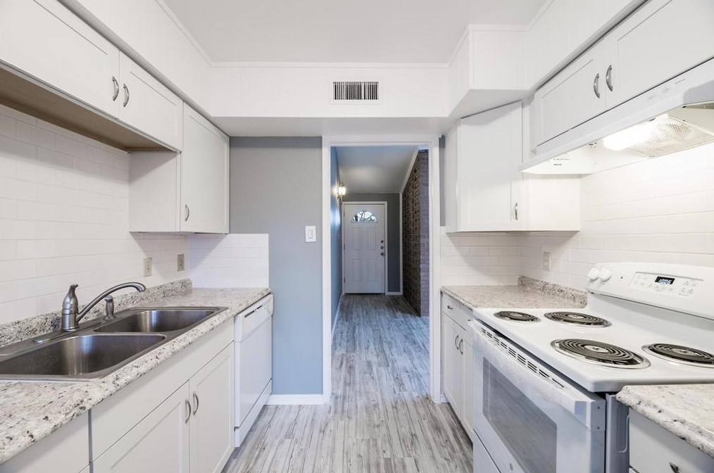 3553 High Mesa Dr, Dallas TX  75234-7943 exterior