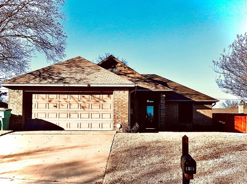 1817 Glenway Dr, Sherman, TX 75092