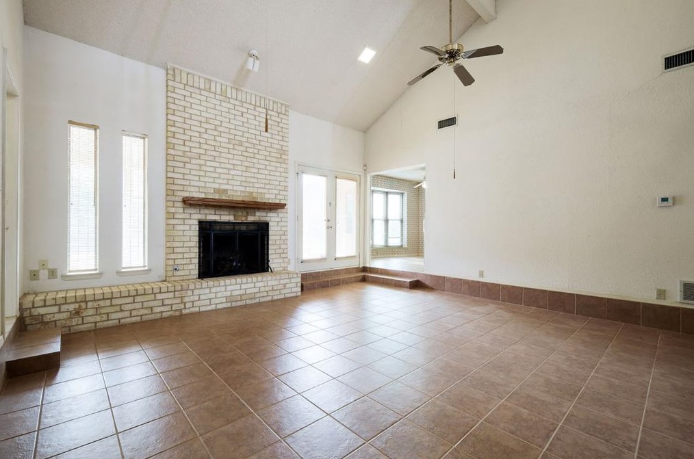 613 Bent Tree Dr, Euless, TX 76039