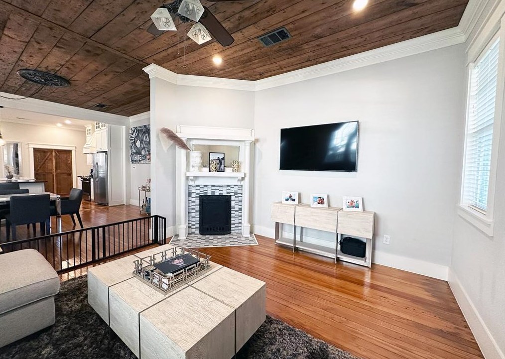 736 Melba St, Dallas TX  75208-4955 exterior