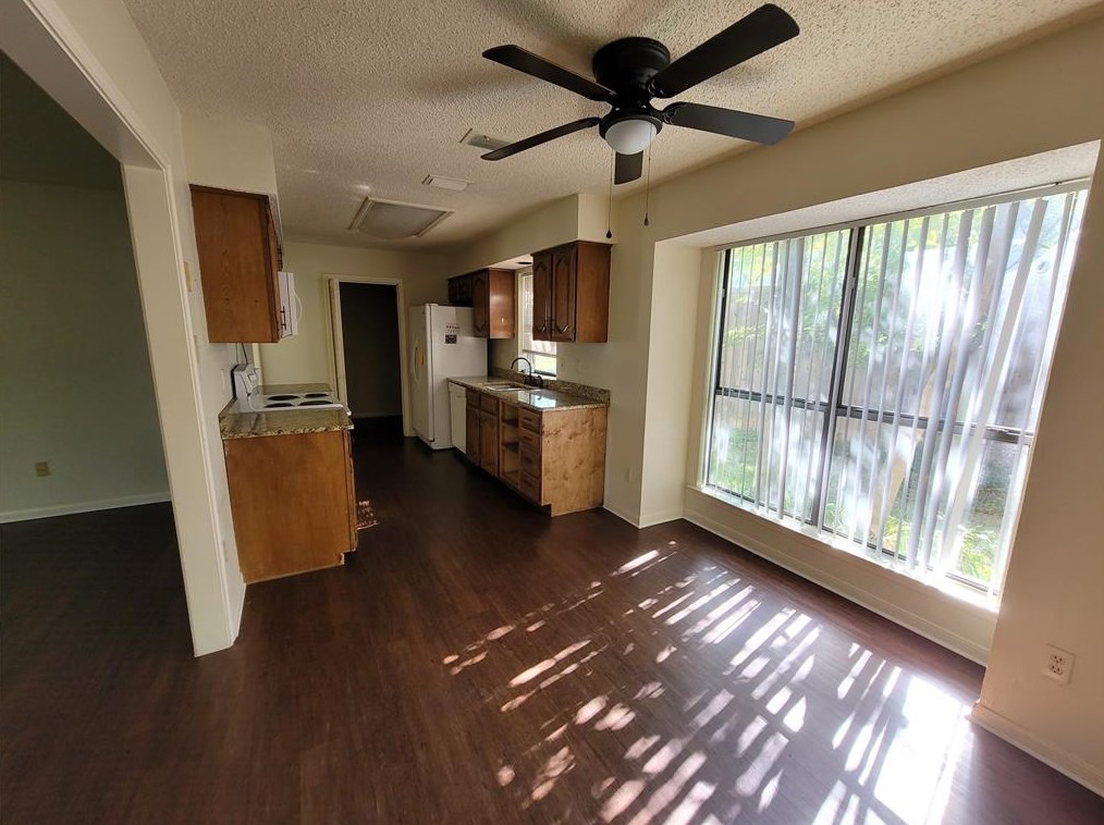 827 Courtland Pl, Mesquite TX  75150-3049 exterior