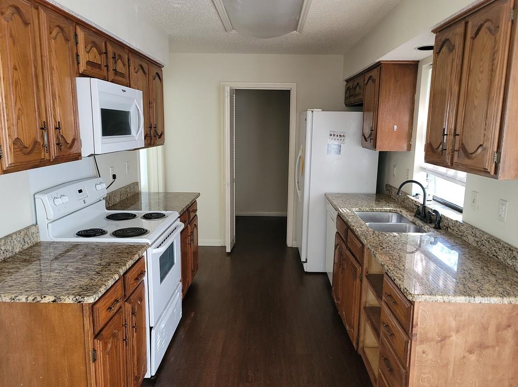 827 Courtland Pl, Mesquite TX  75150-3049 exterior