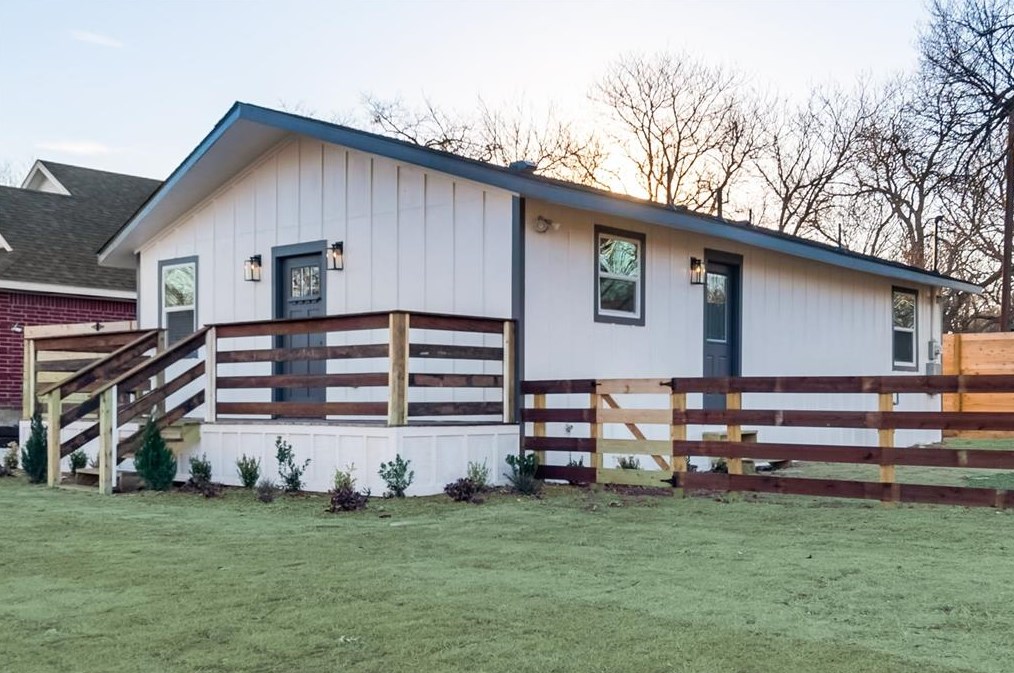 1211 Oak St, Mckinney TX  75069-2839 exterior