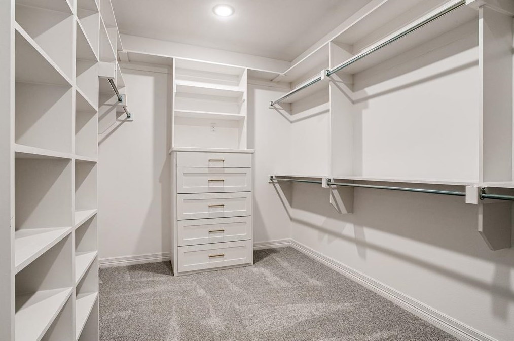 5843 Ln Vis Dr, Dallas TX 75214-4229 exterior