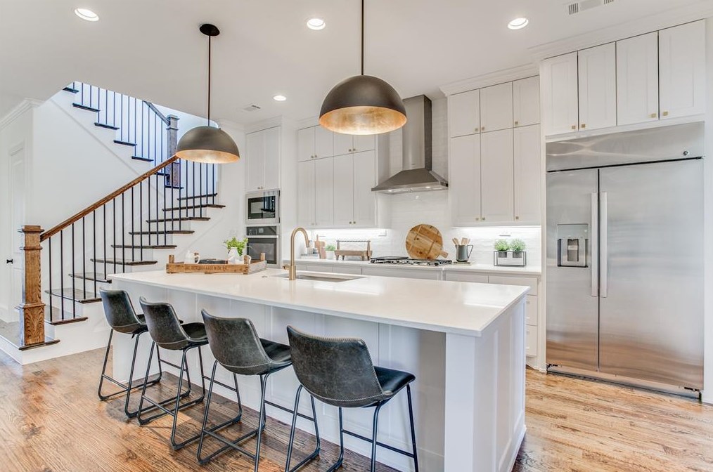 5843 Ln Vis Dr, Dallas TX 75214-4229 exterior