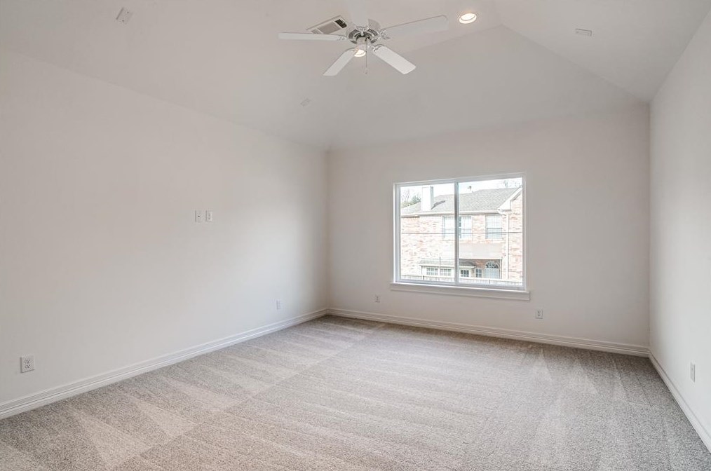 5843 Ln Vis Dr, Dallas TX 75214-4229 exterior