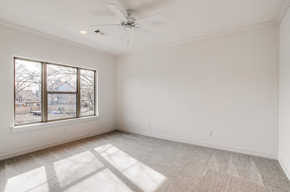 5843 Ln Vis Dr, Dallas TX 75214-4229 exterior