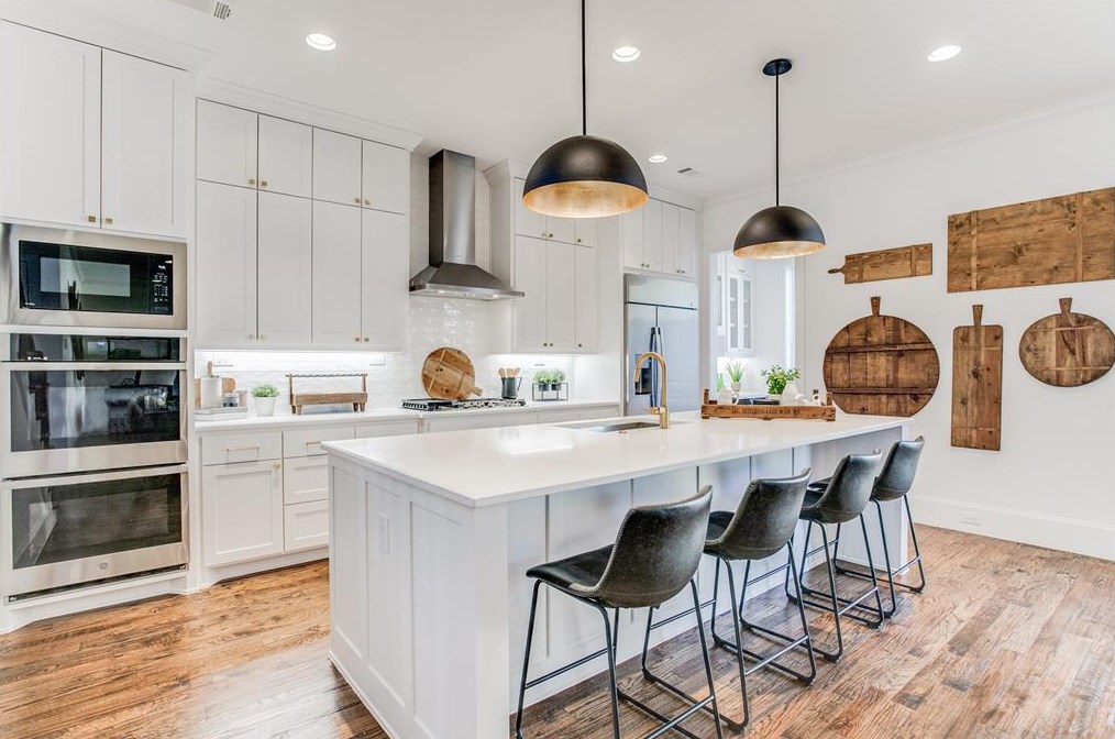 5843 Ln Vis Dr, Dallas TX 75214-4229 exterior