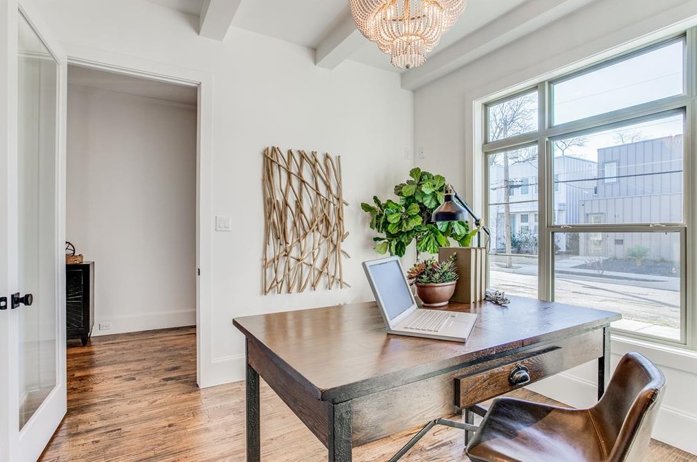 5843 Ln Vis Dr, Dallas TX 75214-4229 exterior