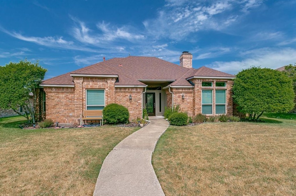 2229 Country Valley Rd, Garland, TX 75041