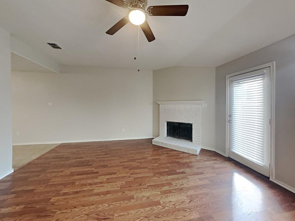 1242 Yukon Dr, Oak Leaf, TX 75154