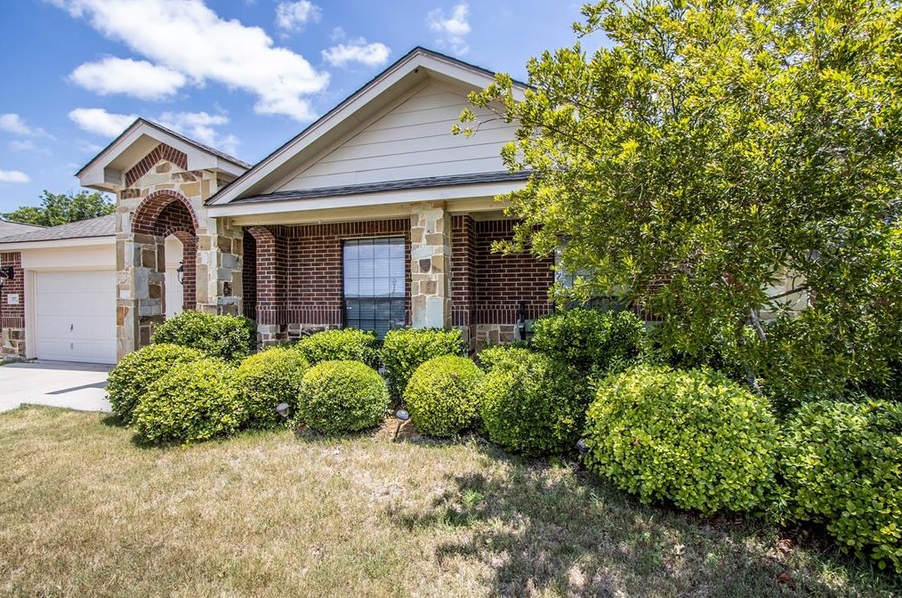 237 Carriage Dr, Weatherford, TX 76087