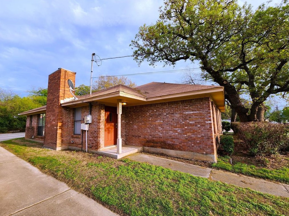2202 Bolivar St, Denton, TX 76201