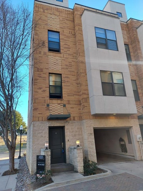 736 Skyline Bluff Ct, Fort Worth, TX 76102