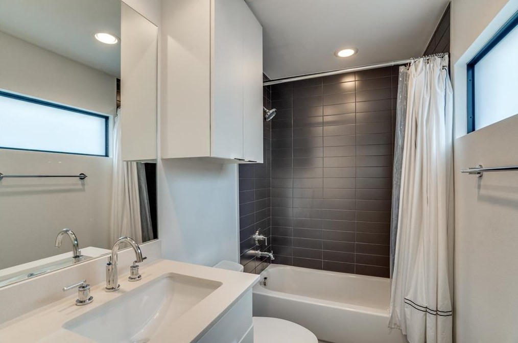 9831 Ontario Ln, Dallas TX 75220-1919 exterior