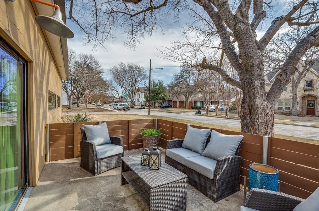 9831 Ontario Ln, Dallas TX 75220-1919 exterior