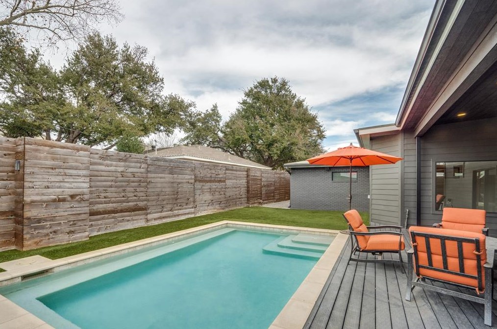 9831 Ontario Ln, Dallas TX 75220-1919 exterior