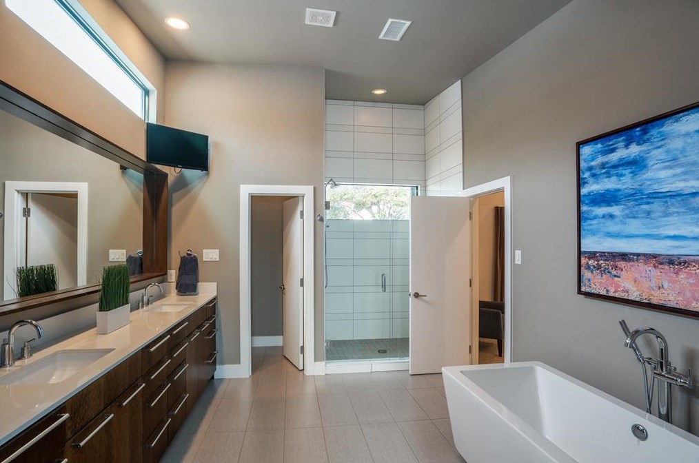 9831 Ontario Ln, Dallas TX 75220-1919 exterior