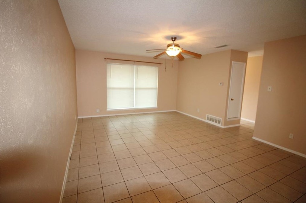 1019 S Alexander Ave, Duncanville, TX 75137