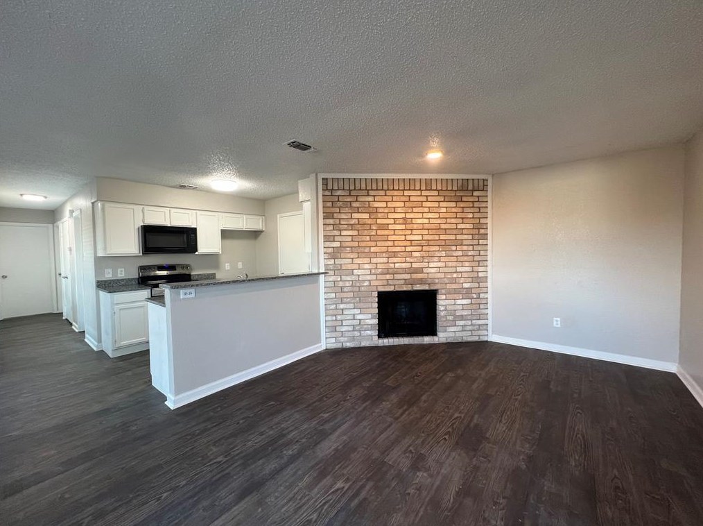 6701 Crestmont Ct, Fort Worth, TX 76133