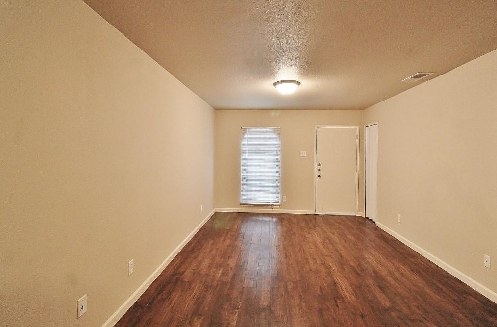 2801 W Springdale Cir, Grand Prairie, TX 75052