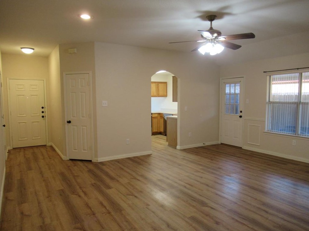 925 Fenway Ln, Fort Worth, TX 76179