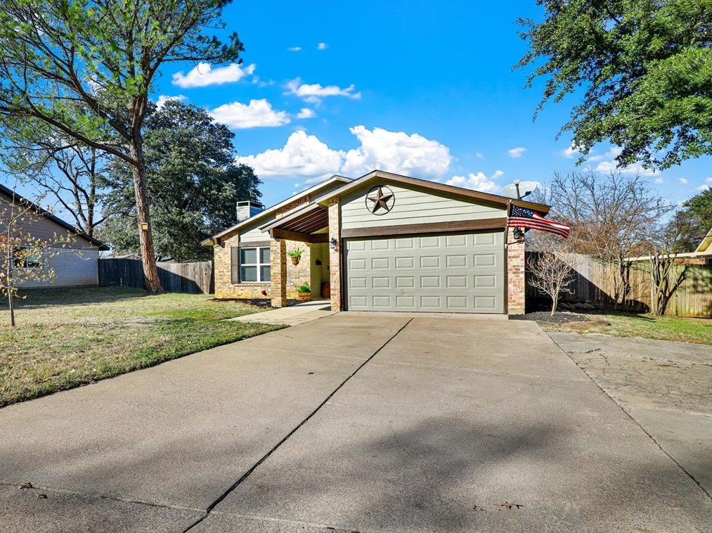 404 Shelmar Dr, Euless, TX 76039