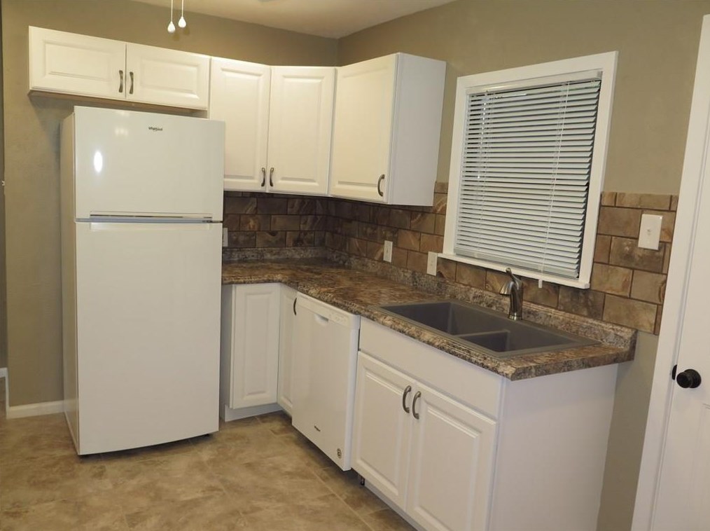 5619 Pickfair Cir, Dallas TX  75235-6111 exterior