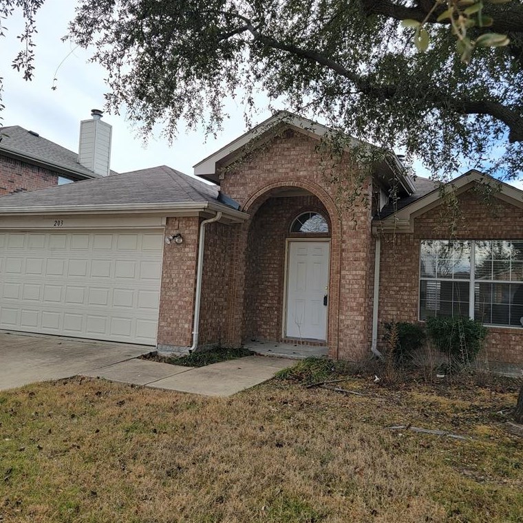 203 Lakehurst Dr, St Paul, TX 75098