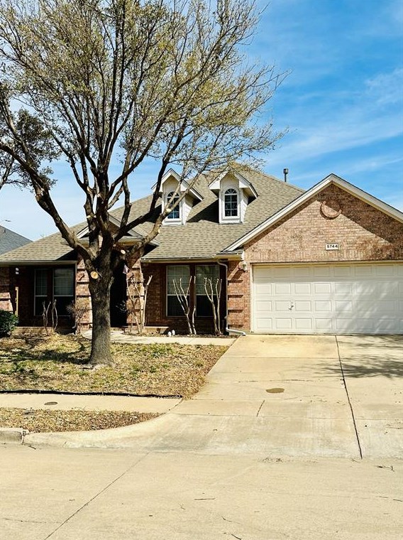 5744 Table Rock Dr, Fort Worth, TX 76131