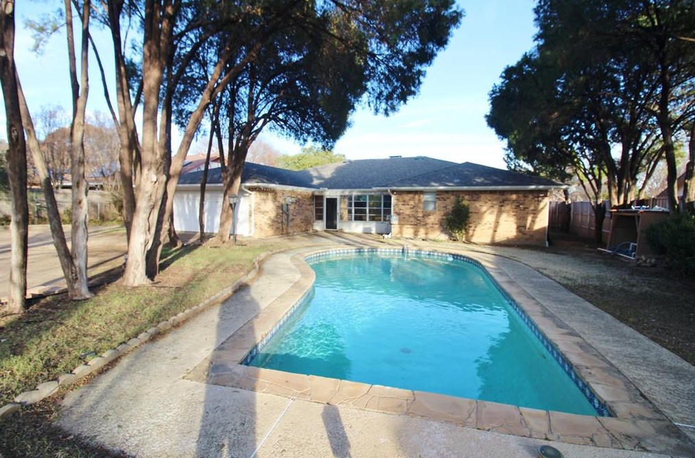 1135 Greenway Dr, Duncanville, TX 75137