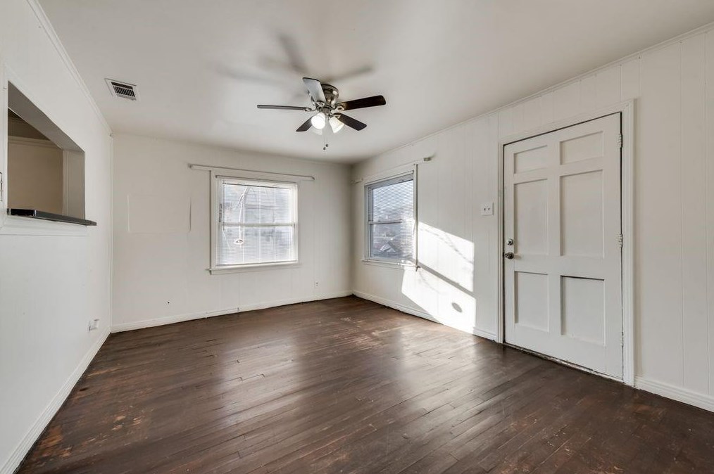 1513 Walnut St, Grand Prairie TX  75050-3831 exterior